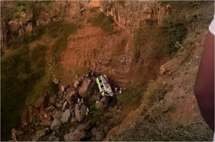 Kabo Verdedə avtobus uçuruma yuvarlanıb, 22 nəfər həlak olub
