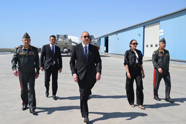 Prezident İlham Əliyev Hərbi Dəniz Qüvvələrində olub<font color=red> - FOTOLAR</font>