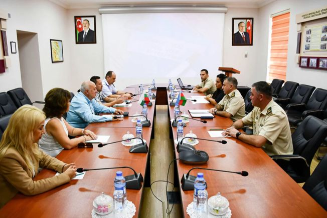Azərbaycan və Bolqarıstan hərbi əməkdaşlığın inkişafını müzakirə edib<font color=red> - FOTOLAR</font>
