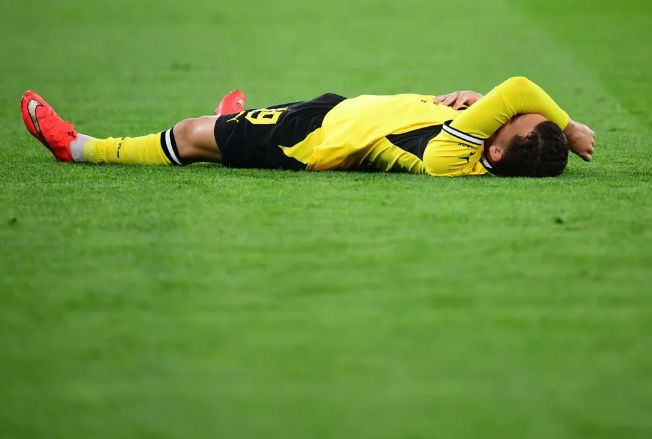 "Borussiya"nın futbolçusu Konstantinos Karetsas xəstəxanaya yerləşdirilib
