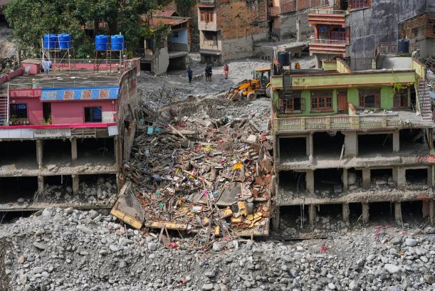 Nepalda torpaq sürüşməsi nəticəsində ölənlərin sayı 1 396 nəfərə çatıb