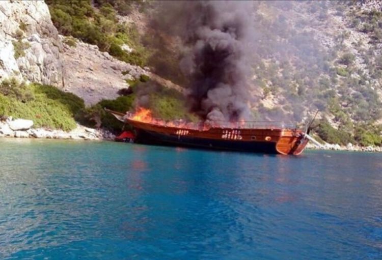 Filippində sərnişin bərəsində baş vermiş yanğın nəticəsində 12 nəfər itkin düşüb