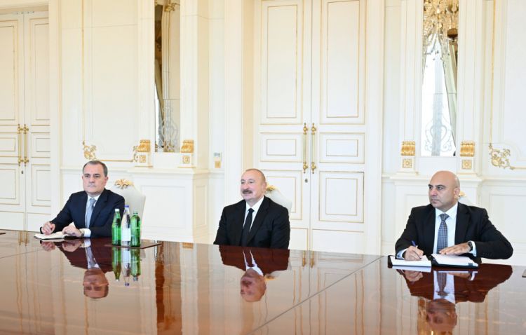 Prezident İlham Əliyev Türkiyənin xarici işlər nazirini qəbul edib<font color=red> - FOTOLAR</font>