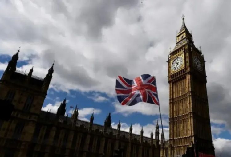 Böyük Britaniya NATO-nun müdafiə bankına qoşulmağı nəzərdən keçirir