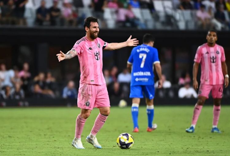 Karyerasında 49-cu titulunu qazanan Messi 2 rekorda imza atıb