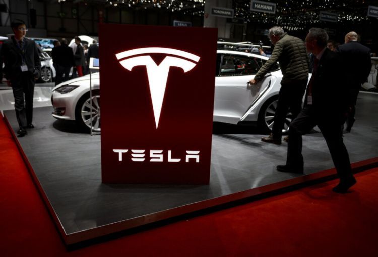 “Tesla” qaradərili əməkdaşlara qarşı ayrı-seçkilikdə ittiham olunur