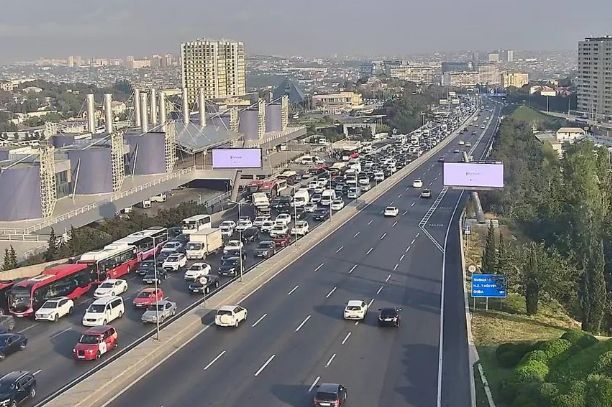 Bakının bəzi yollarında nəqliyyatın sıxlığı müşahidə olunur