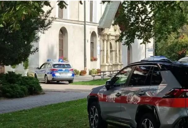 Polşada abbatlığa hücum zamanı keşiş öldürülüb, yaralılar var
