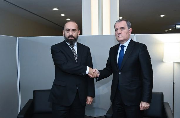 Bayramov və Mirzoyan iki ölkə arasında nəqliyyat infrastrukturunun açılmasını müzakirə edib<font color=red> - FOTOLAR</font>