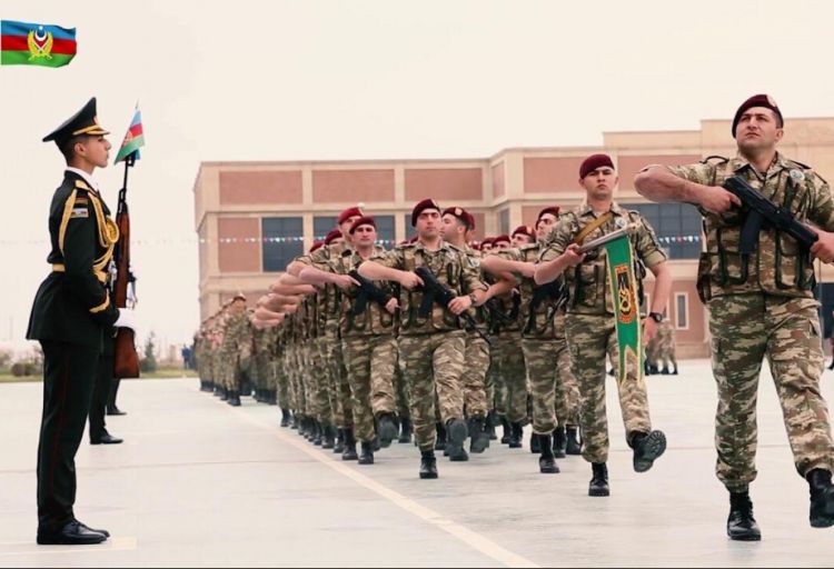 Hərbi qulluqçular üçün hər bir rütbə üzrə xidmətdə olmanın son yaş həddi onların pensiya yaşı olacaq