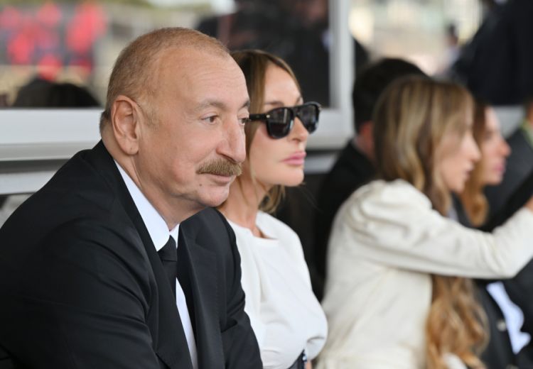 Prezident İlham Əliyev və birinci xanım Mehriban Əliyeva Formula 1 Azərbaycan Qran-Prisinin əsas yarışına baxıblar<font color=red> - FOTOLAR</font>