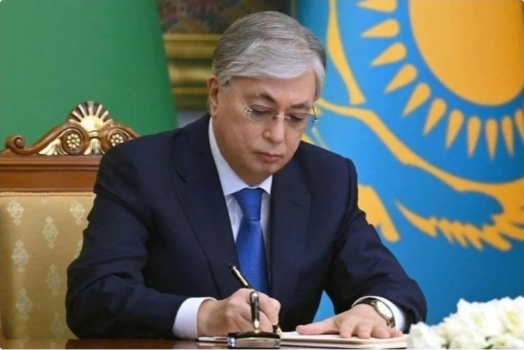 Tokayev hərbçilərin ölümünə görə müdafiə nazirini işdən çıxarıb