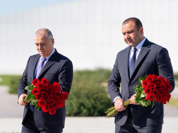 Dövlət Təhlükəsizliyi Xidmətinin və Xarici Kəşfiyyat Xidmətinin rəhbərləri Zəfər parkını ziyarət ediblər<font color=red> - FOTOLAR</font>
