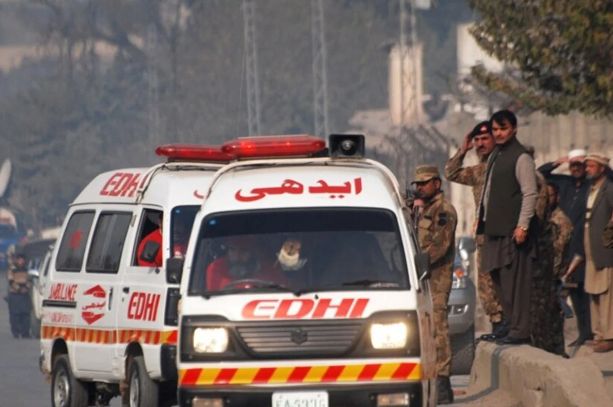 Pakistanda polis furqonu atəşə tutulub, ölənlər və yaralılar var