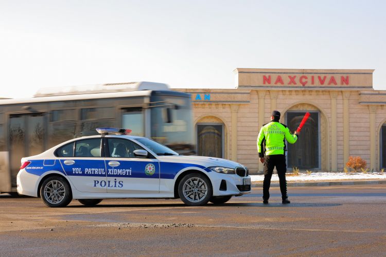 Naxçıvan Muxtar Respublikası Daxili İşlər Nazirliyinin Dövlət Yol Polisi İdarəsi  “Təmiz hava” aylığı çərçivəsində sürücülərə müraciət  edib