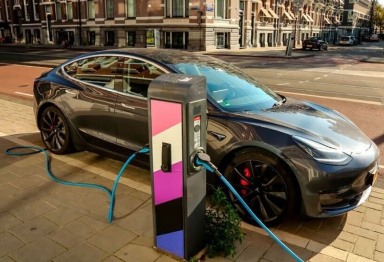 Almaniyada yeni avtomobillərin üçdəbirindən çoxu elektriklidir