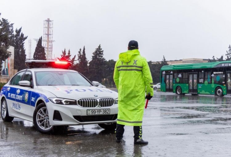 Yol polisi hava şəraiti ilə əlaqədar hərəkət iştirakçılarına müraciət edib