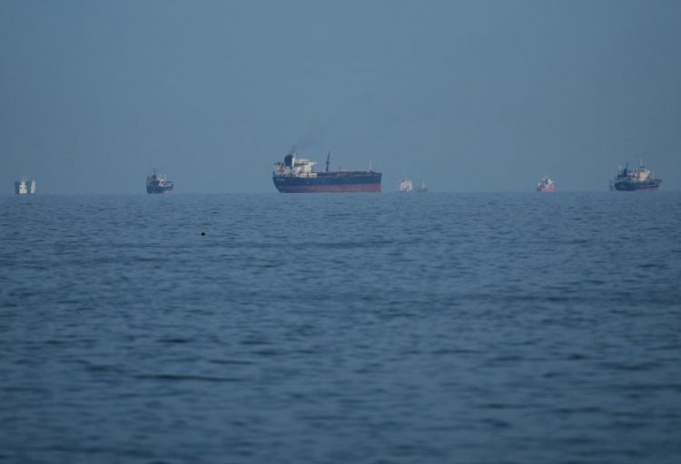 Hörmüz boğazında bir neçə tanker minaya düşüb