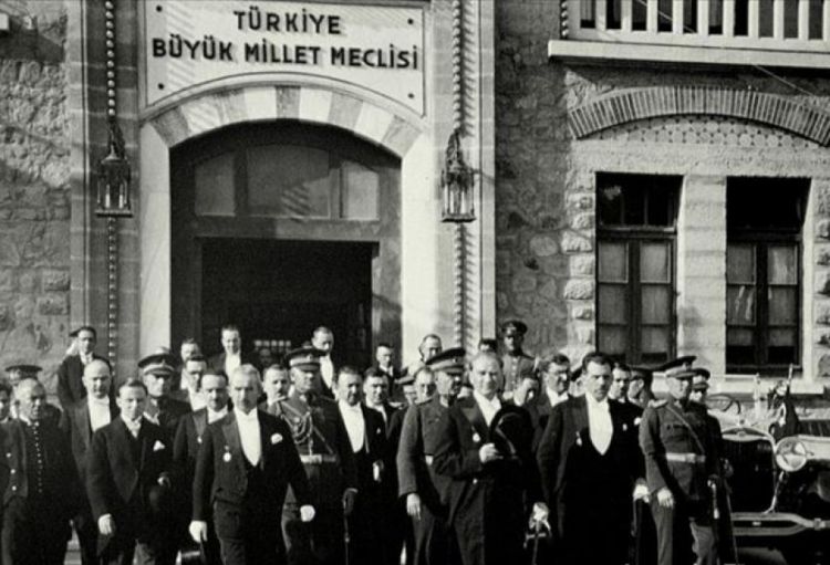 Türkiyədə Ankaranın paytaxt elan edilməsinin 103-cü ildönümü qeyd olunur