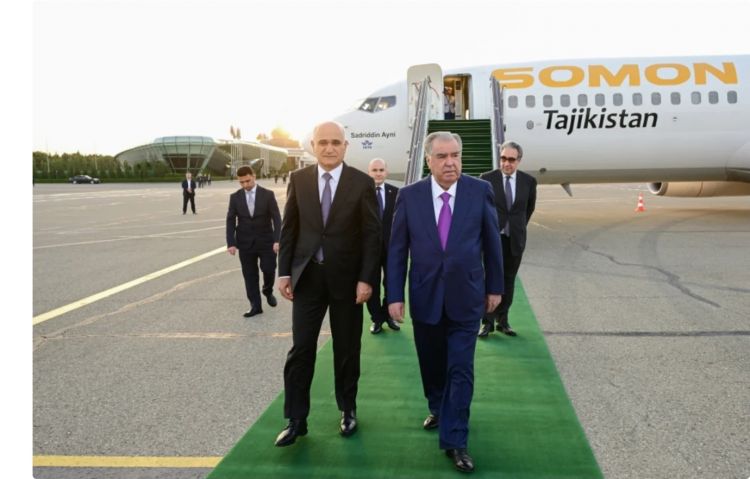 Emoməli Rəhmon Azərbaycanda səfərdədir