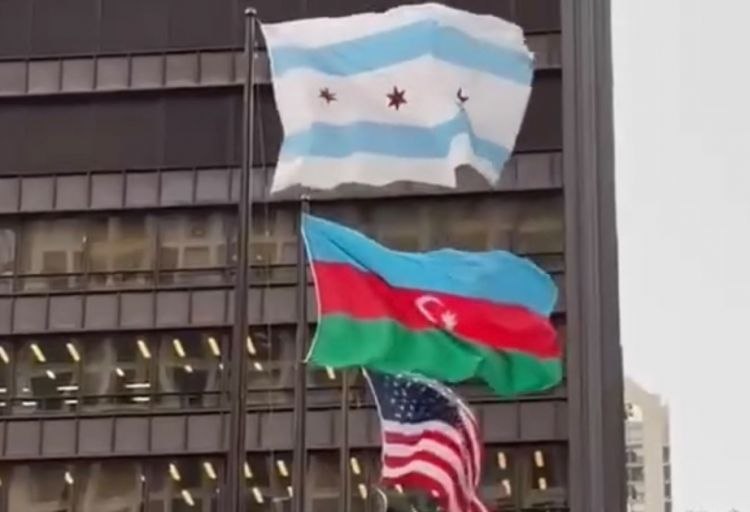 Çikaqonun mərkəzində Azərbaycan Bayrağı ucaldılıb