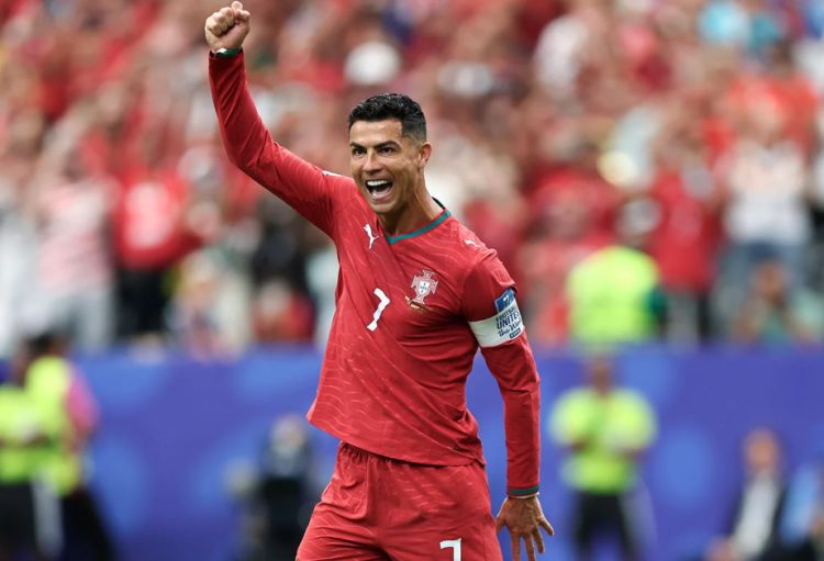 “Forbes” dünyanın ən çox qazanan 10 futbolçusunun siyahısını açıqlayıb