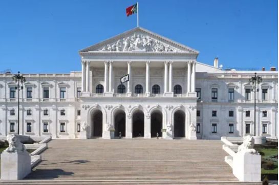 Portuqaliyada parlament binası qarşısında genişmiqyaslı mitinq keçirilə bilər