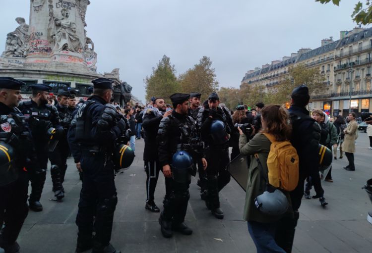 Fransada zorakılıq və dağıntılardan sonra Paris və Lionda nümayişlər qadağan edilib