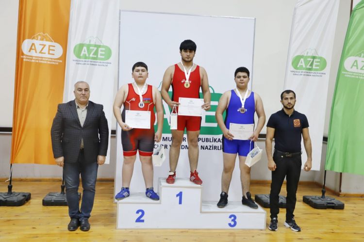 Yeniyetmə güləşçilər arasında Naxçıvan birinciləri müəyyənləşib <font color=red> - FOTOLAR</font>