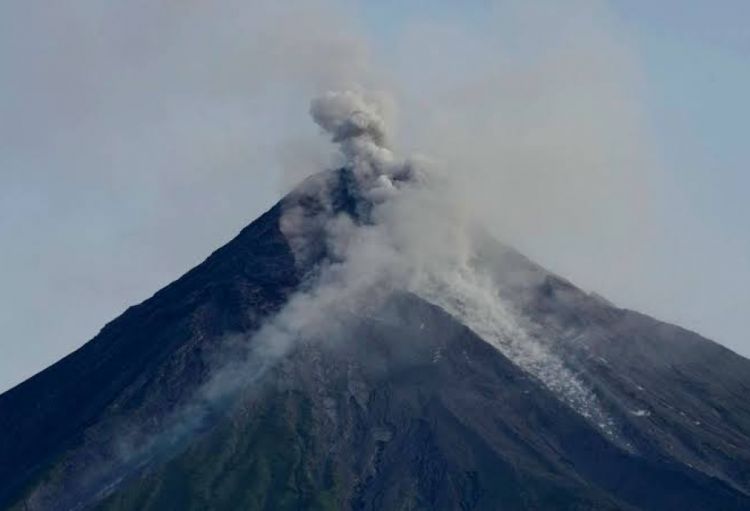 Filippində Mayon vulkanı püskürüb