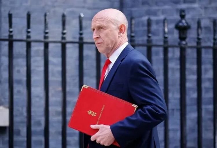 Proqnoz: Britaniyanı ev təsərrüfatlarının gəlirləri baxımından ən pis onillik gözləyir