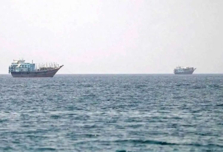Oman yaxınlığında hücuma məruz qalan gəminin 25 nəfərlik heyəti təxliyə edilib